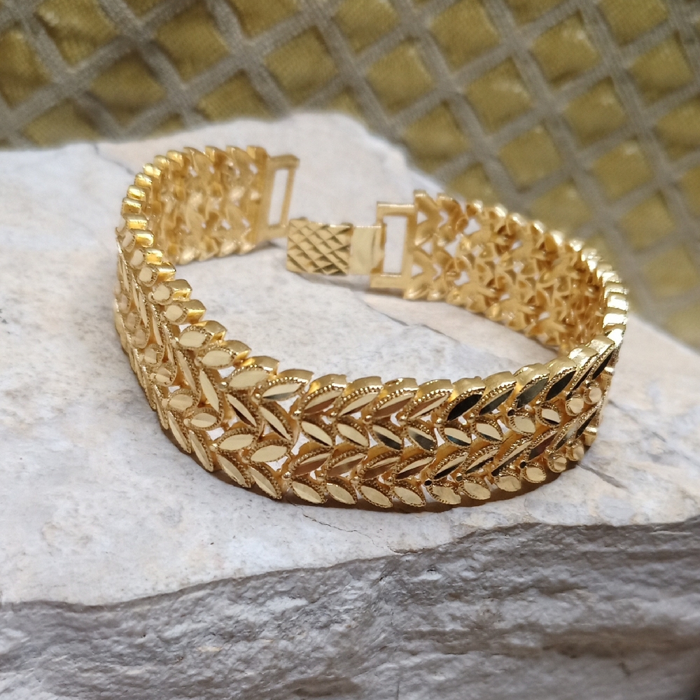 Elegant 22k Gold Plated Bracelet Leaf Design for Women 8"